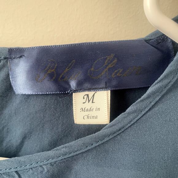 Francesca's Blue Rain Boho Embroidered Bell Sleeve Top Sz M - Picture 3 of 6